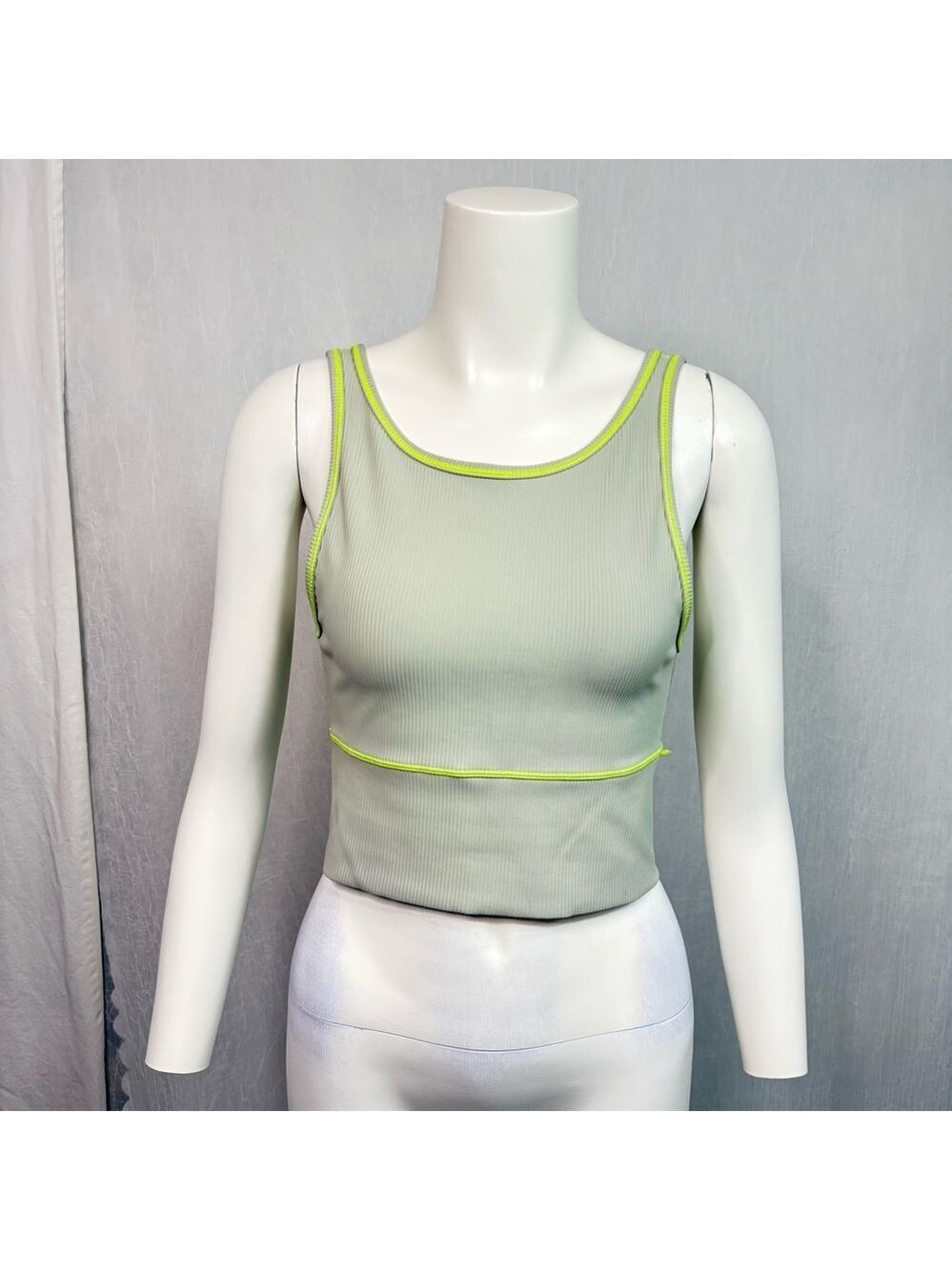 LULULEMON Power Pivot Ribbed Crop Tank - Picture 3 of 9